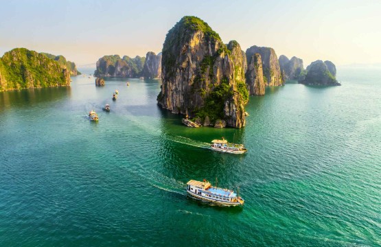 Two Cities Hanoi and Danang Gateways and Touching the World Heritage Listed Site in Halong and Lan Ha Bays in 5 Days