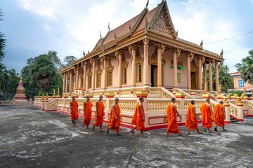 From South Vietnam to North Cambodia 9 days