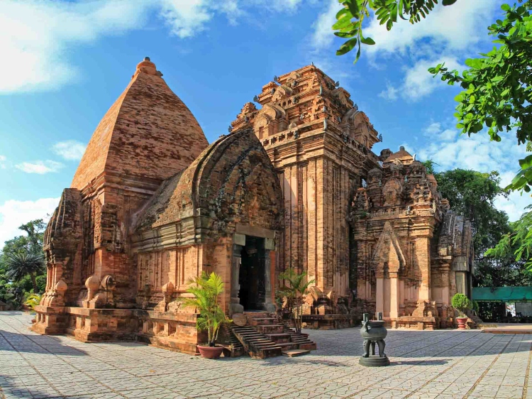 Thap Ba (Tower of the lady) review | The best time & How amazing Thap Ba is