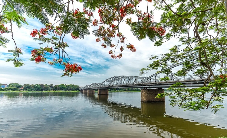 HUE VIETNAM PERFUME RIVER