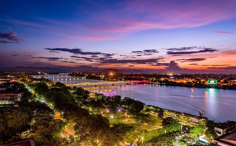 Trang Tien Bridge – The Iconic Charm of Hue, Vietnam