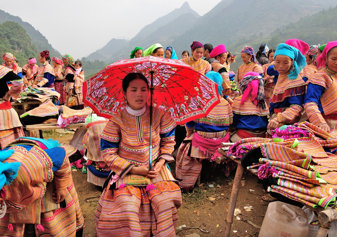 Visit colorful markets in Sapa