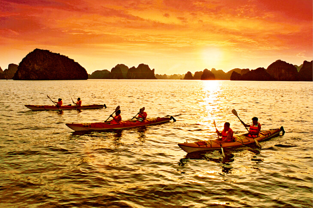 Discovering by seaplane – Have you tried to take this kind of tours to Halong Bay?