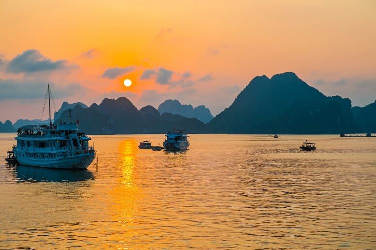 A step-by-step guide to choose a perfect Halong Bay Cruise