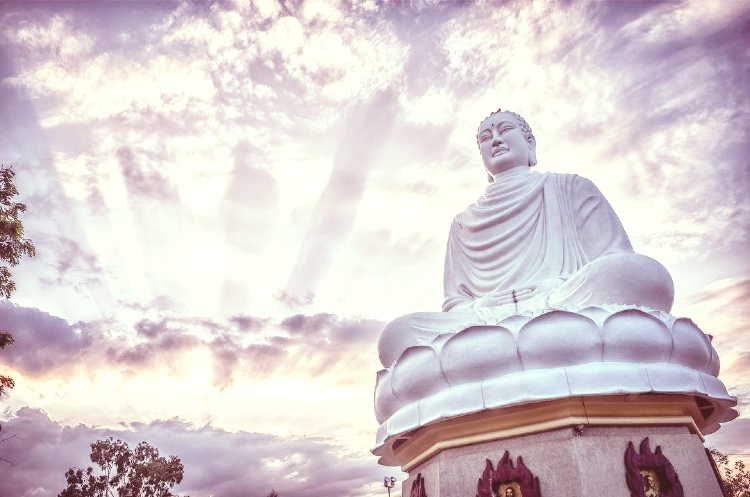 Long Son Pagoda Nha Trang | A look back from the bustling life