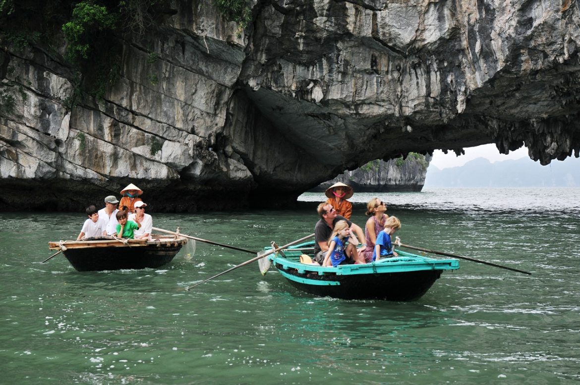 Discover 5 enchanting tourist destinations that perfect for family tour with children