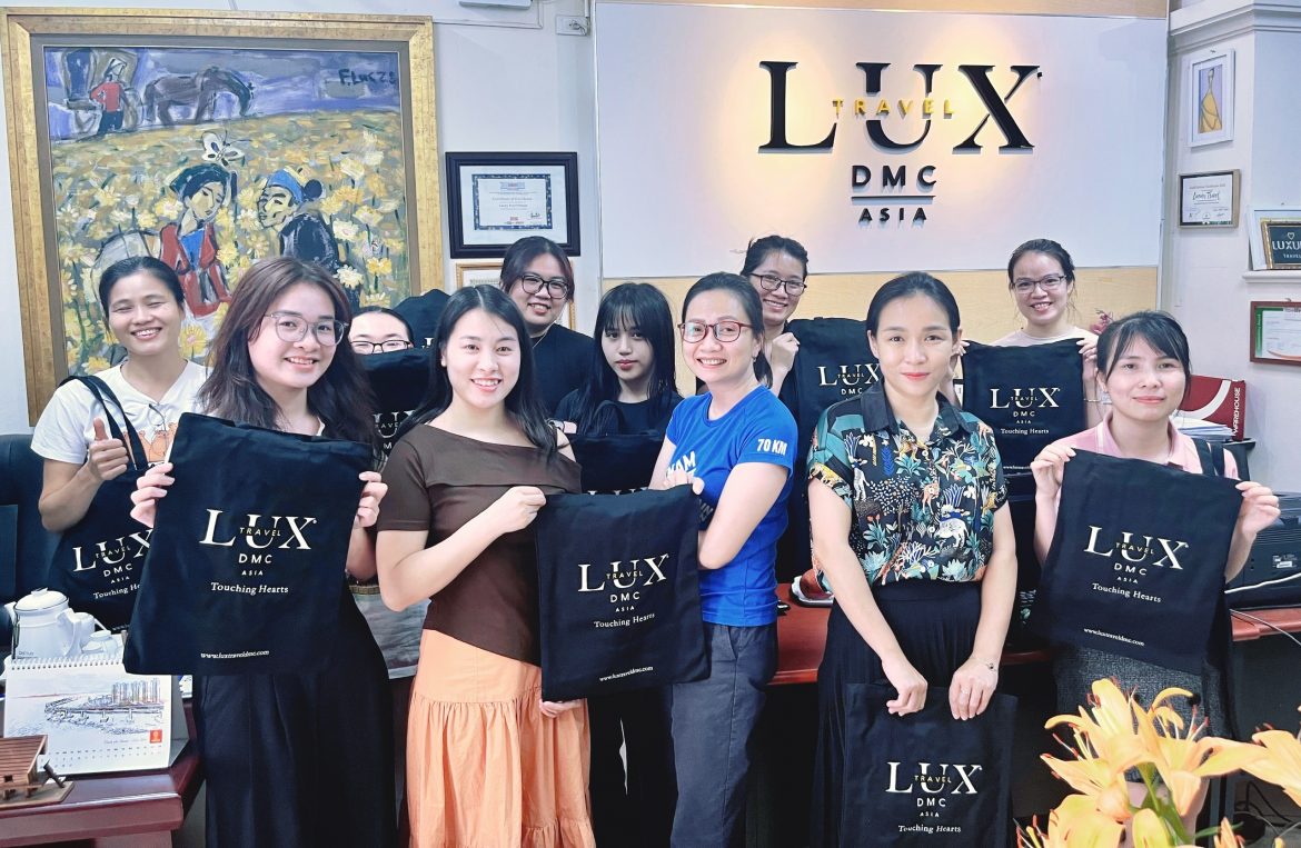 Sustainability Initiatives: Lux Travel DMC Provides Eco-Friendly Cloth Bags to Staff